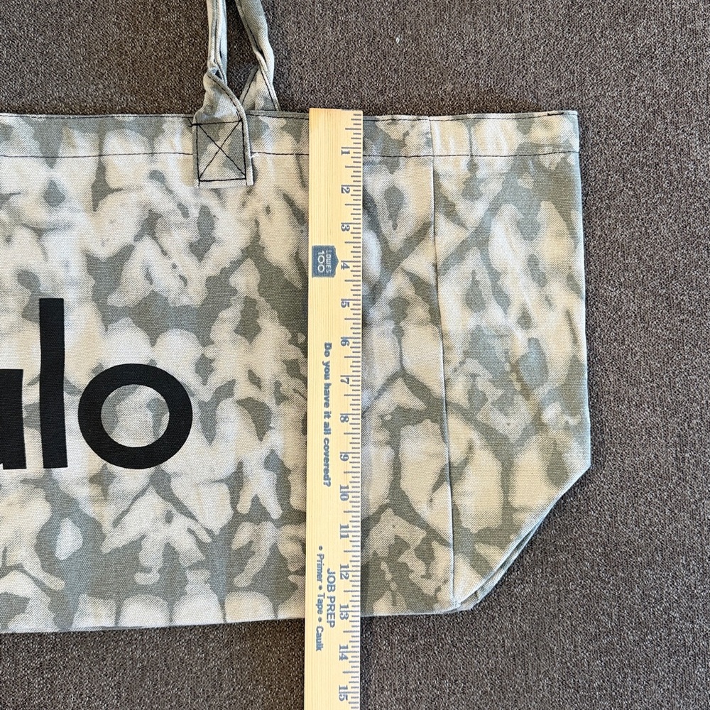 Alo Yoga Tie Dye Shopper Tote Bag Grey & White Tie Die Pattern 100% Cotton NWOT - Picture 6 of 9
